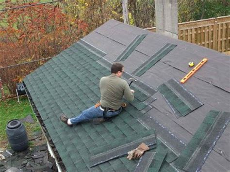 pokládka asfaltového šindľa na strechu