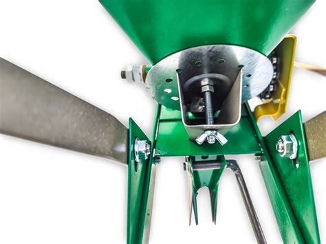 Fotografia rôznych ručných sejačiek a sadzačov