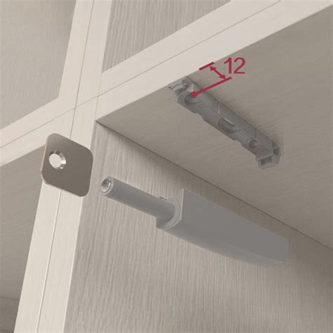 Fotografia detailu 3D prevzdušňovacích otvorov a dvierok na spodnej časti kompostéra