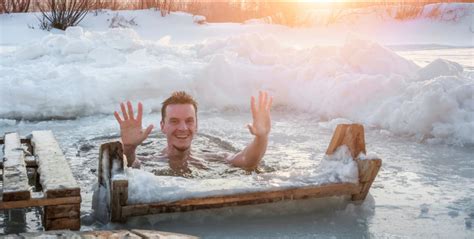 Ilustrácia priesad pripravených na otužovanie vonku.