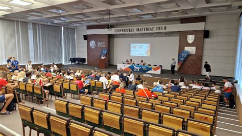 študentský kompostér v areáli univerzity