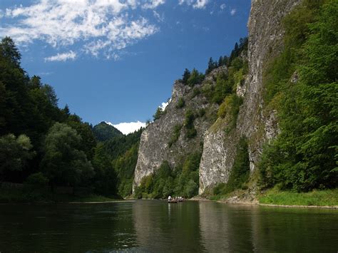 Panoramatický záber na Prielom Dunajca, prirodzené stanovište chryzantémy