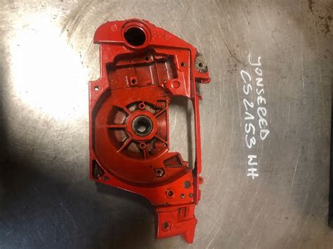 Schéma rotačnej kosačky Jonsered 2153 s označením hlavných ovládacích prvkov a bezpečnostných zón