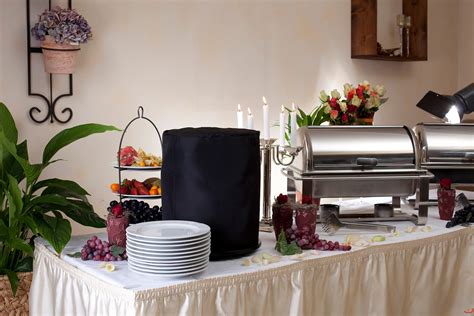 Zostava rôznych jedál a nápojov ozdobených plodmi Calamondinu