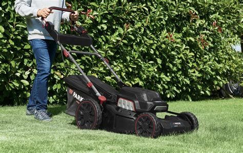 Schéma porovnania veľkosti záhrad a odporúčaných typov kosačiek Fieldmann