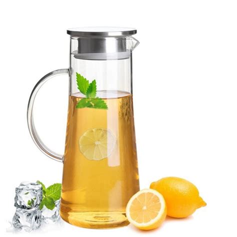 Pripravený džbán s hroznovou limonádou pred vychladením