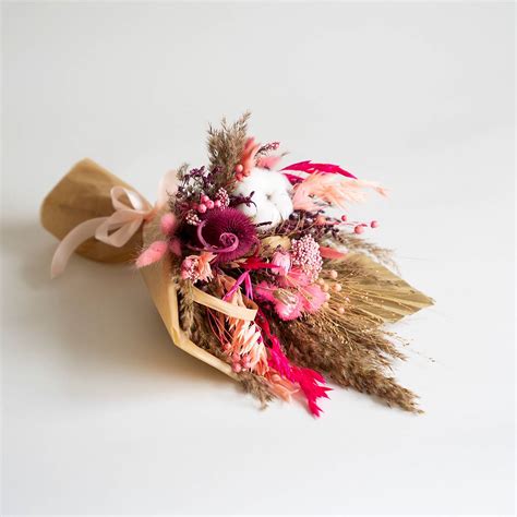 Koláž fotografií rôznych plnokvetých odrôd orgovánu v rôznych farbách (ružová, fialová, biela)