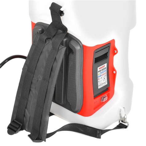 Chrbtový akumulátorový postrekovač DEMON v akcii